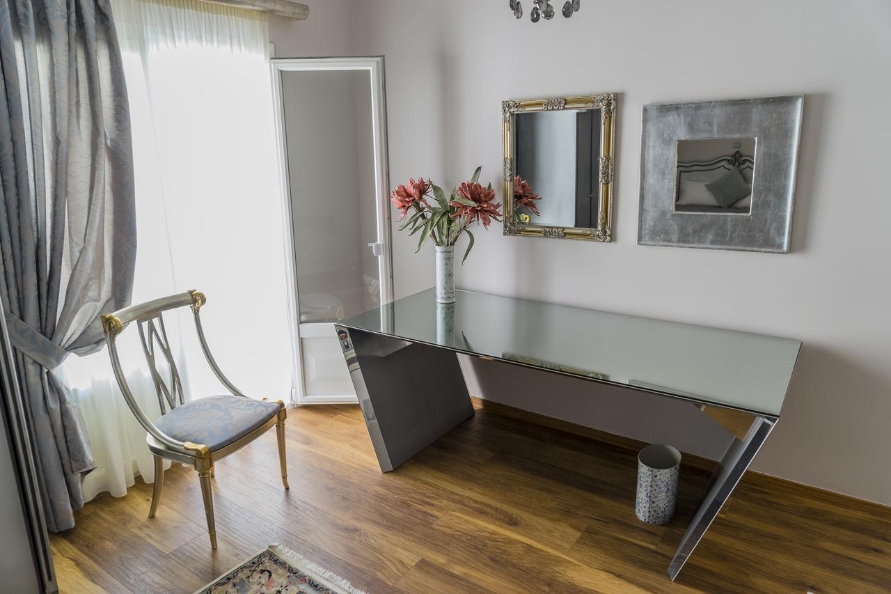 Le Bijou Luxury Rooms & Suites เวเรีย ภายนอก รูปภาพ